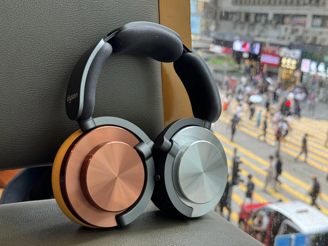 COOL開箱｜Dyson Ontrac 耳罩式降噪耳機一週深度實測：音質優異、超長續航有驚喜、換殼轉色好玩