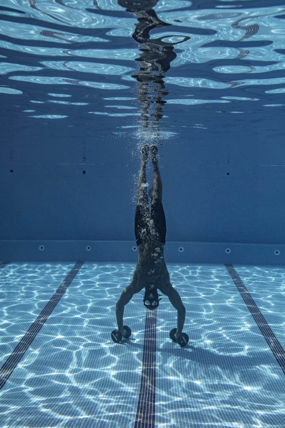 《少林足球》魔鬼隊？Jaylen Brown 暑假再度進行水中訓練，特別加強左手運球！