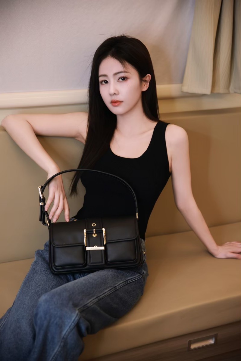 不是你以為的 MK！Michael Kors 2024 全新秋冬系列登場！邵雨薇、婁峻碩重新詮釋「Jet Set」精神！