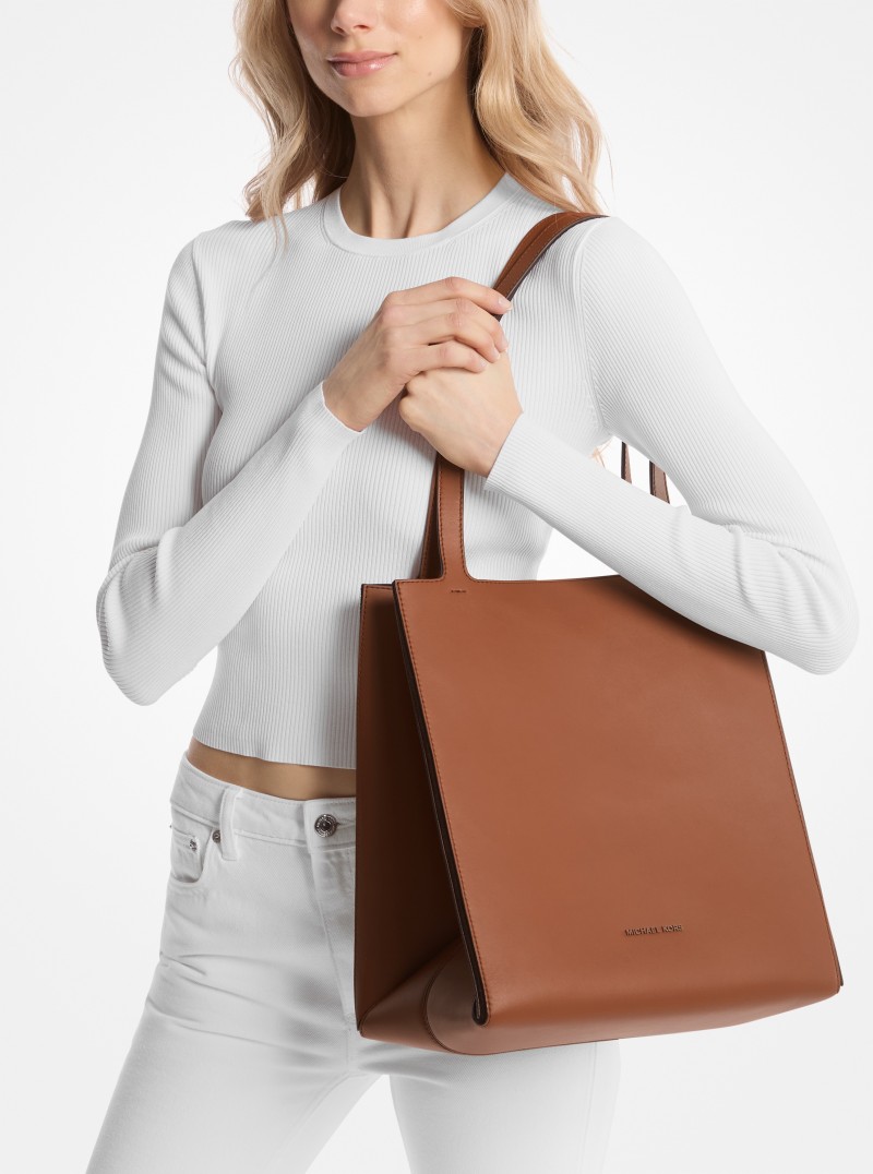 不是你以為的 MK！Michael Kors 2024 全新秋冬系列登場！邵雨薇、婁峻碩重新詮釋「Jet Set」精神！