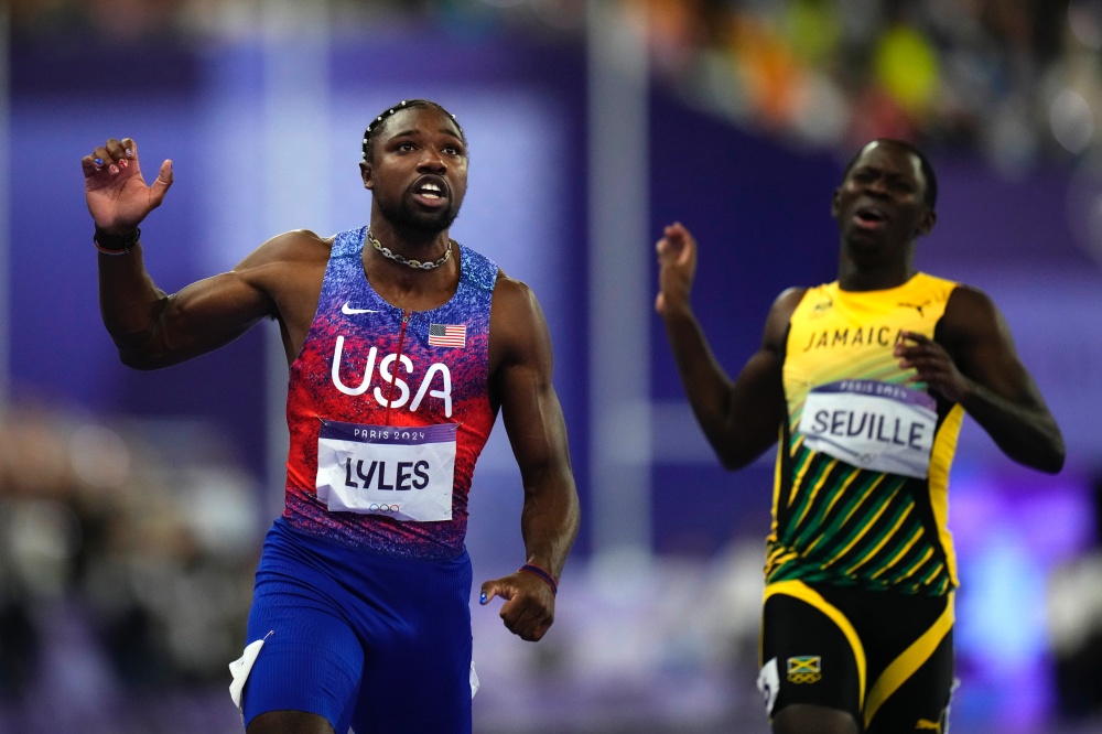 「動漫粉」Noah Lyles 勇奪 100 公尺金牌，不忘使出龜派氣功！