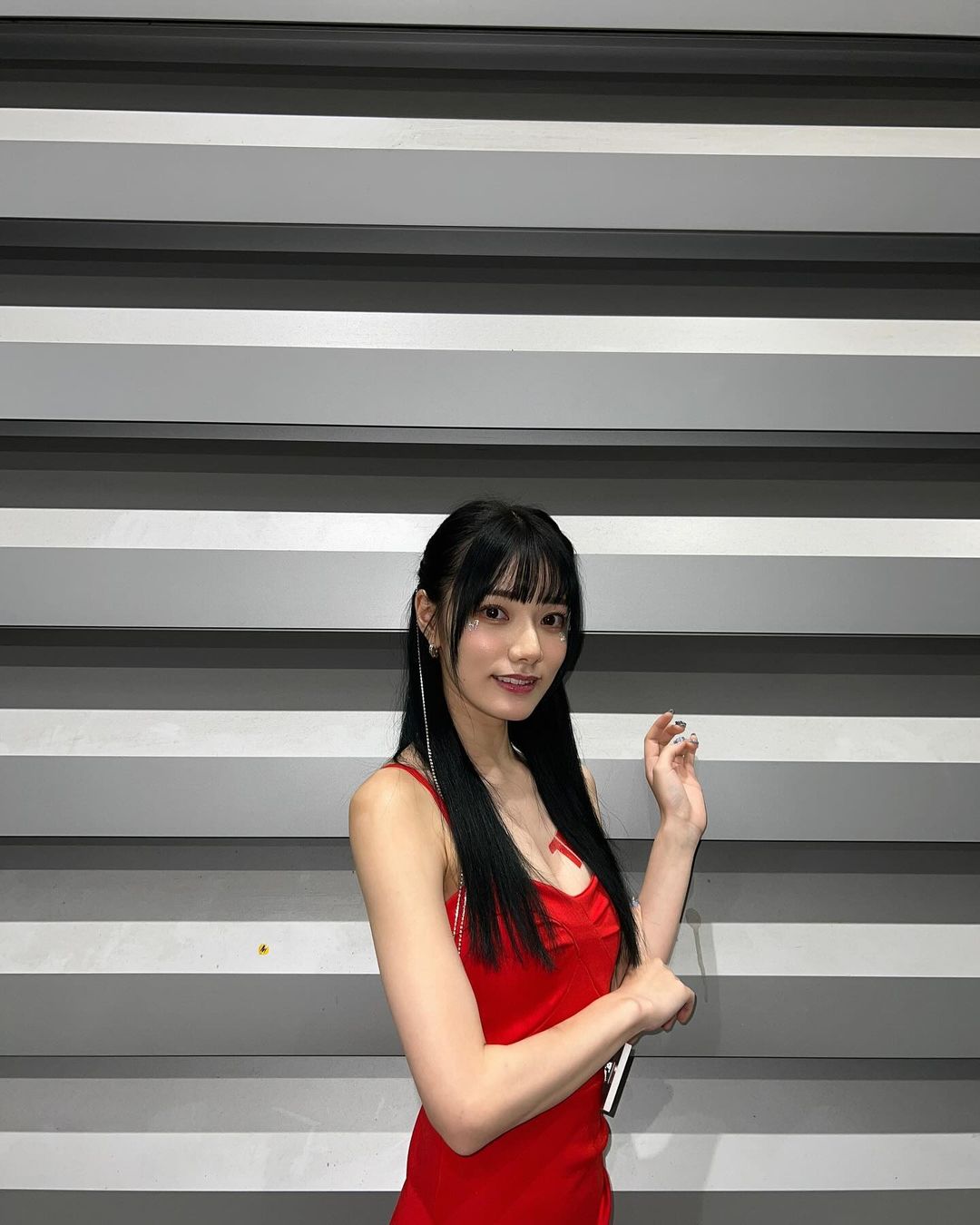 粉絲大讚：態度超級專業！宮下玲奈 側拍影像曝光，工作狀態與私下模樣超級反差