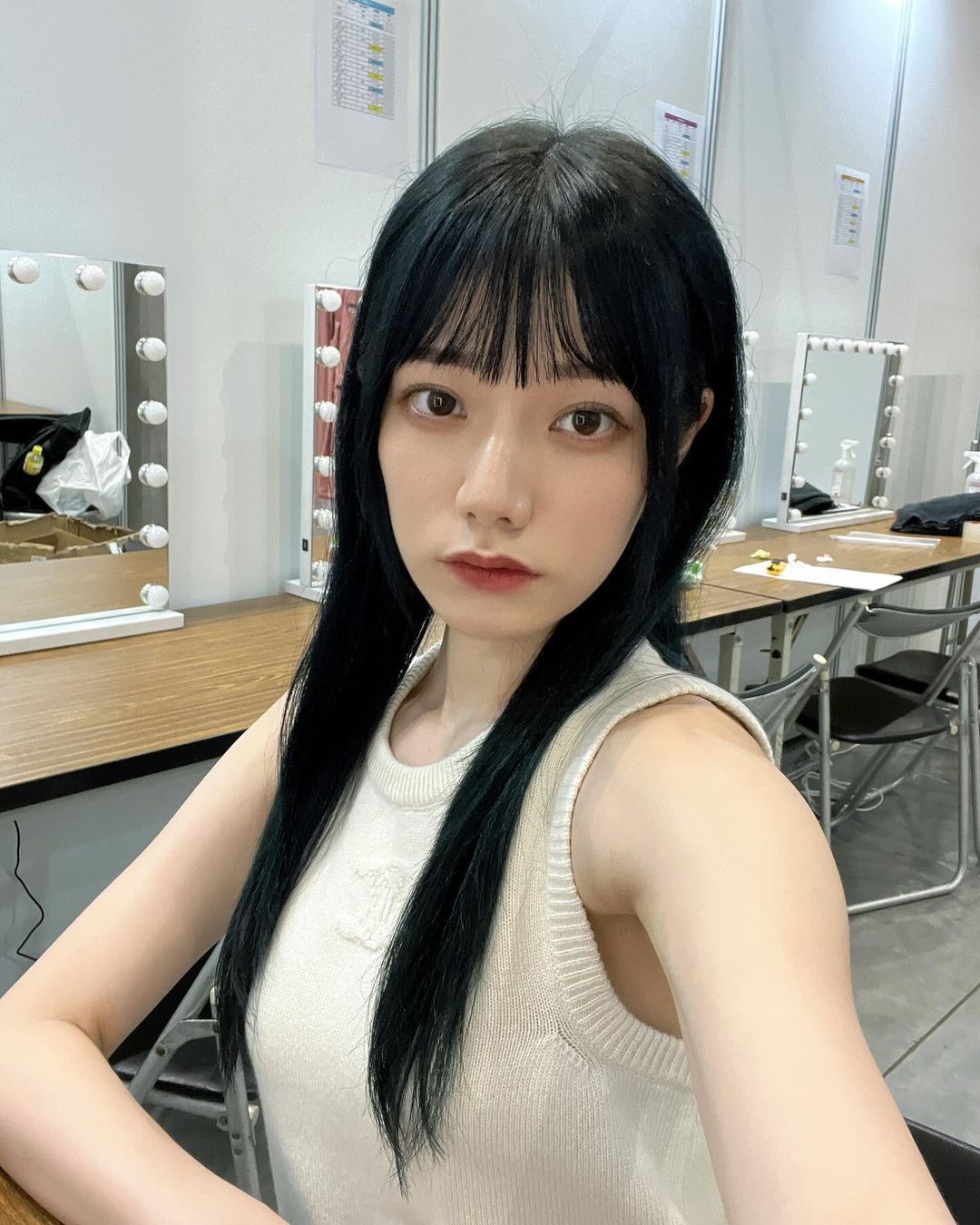 粉絲大讚：態度超級專業！宮下玲奈 側拍影像曝光，工作狀態與私下模樣超級反差