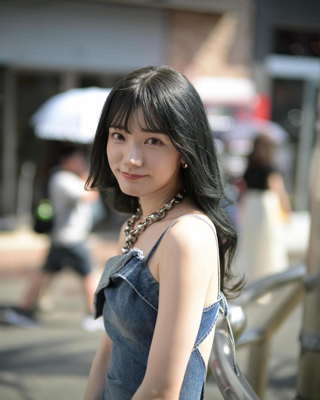 粉絲大讚：態度超級專業！宮下玲奈 側拍影像曝光，工作狀態與私下模樣超級反差