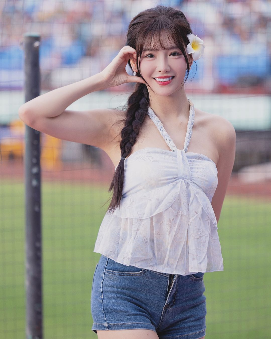 不能說很像，只能說是一模一樣！新有菜、菲菲Aviva 驚喜同框，迅速吸引上萬網友朝聖直呼：菲常像