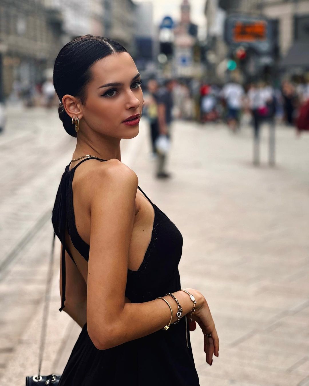 巴黎奧運｜美到像 AI！匈牙利擊劍選手 Luca Szűcs 脫罩後，「絕美容顏」網驚呆：以為是選美冠軍！