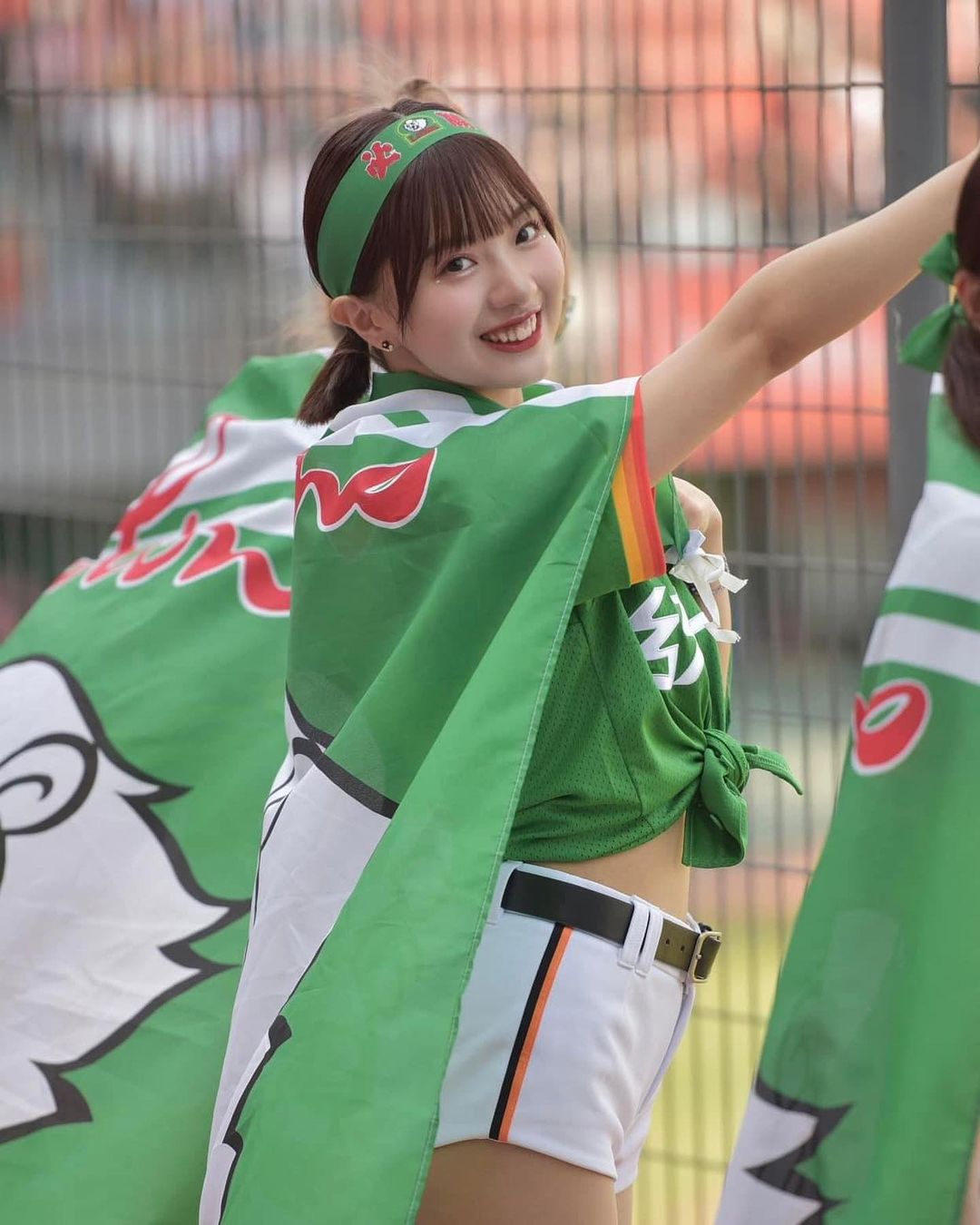 不輸韓流！日籍啦啦隊「千紘」、「希美」12 強賽熱情應援，台日網友們齊聲大讚！