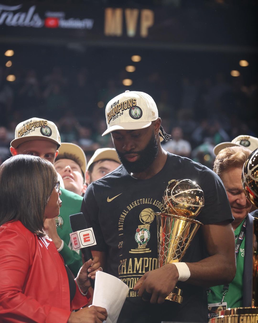 《少林足球》魔鬼隊？Jaylen Brown 暑假再度進行水中訓練，特別加強左手運球！