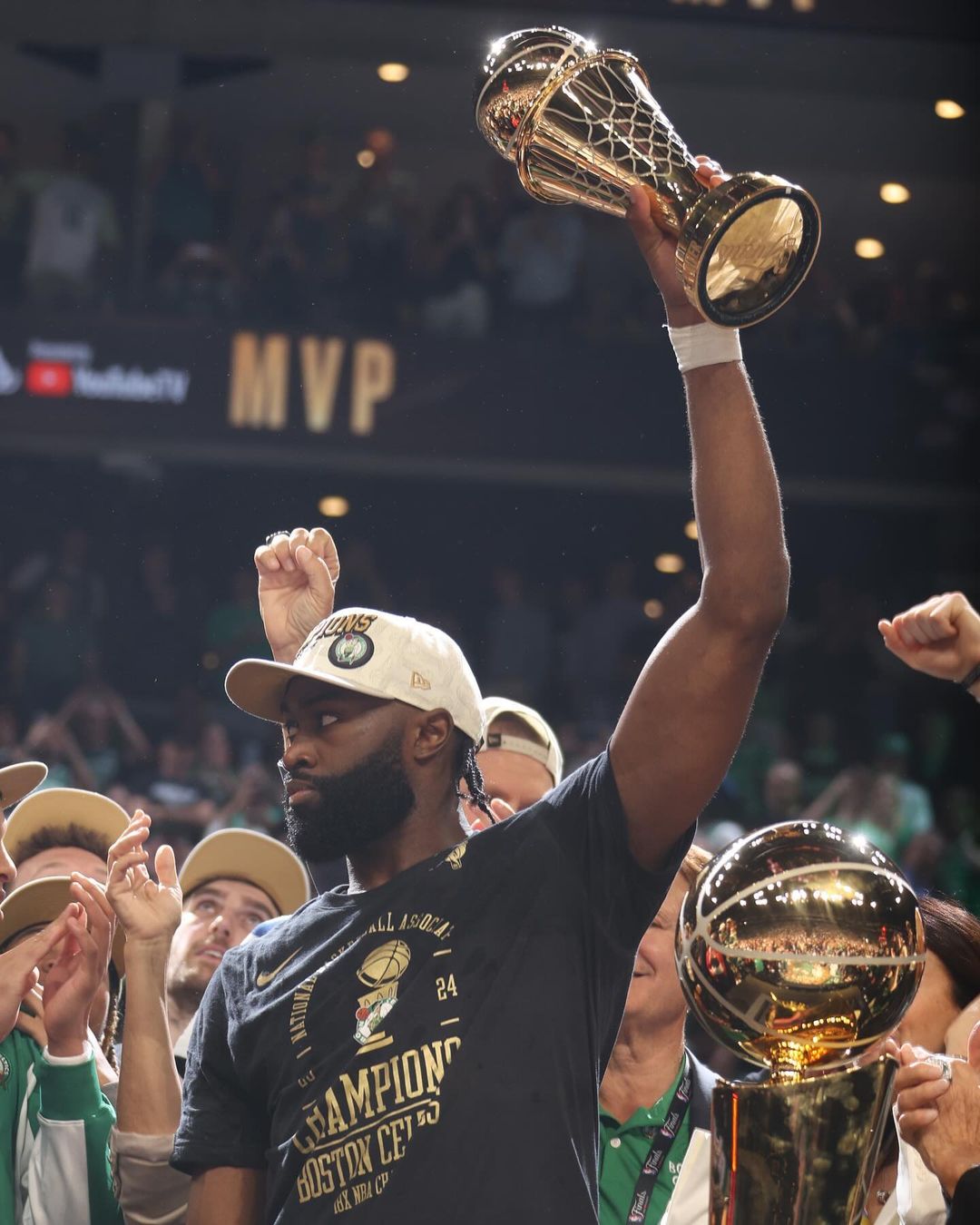 《少林足球》魔鬼隊？Jaylen Brown 暑假再度進行水中訓練，特別加強左手運球！