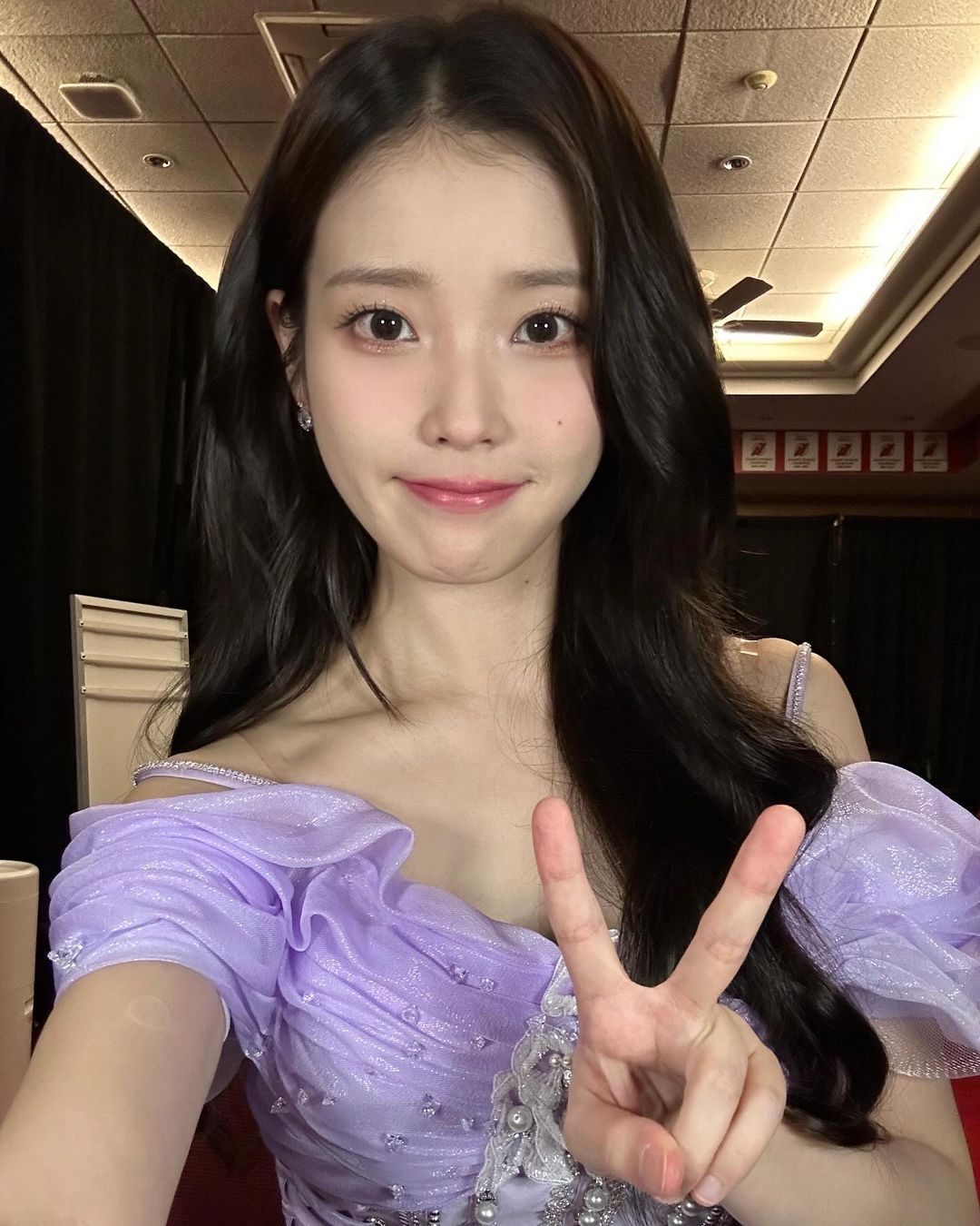 這是什麼佛心老闆！IU 巡演結束為 100 名工作人員買商務艙機票！網：還有缺人嗎？