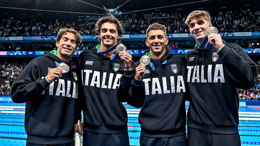 巴黎奧運｜超克難！義大利游泳男神 Thomas Ceccon 被發現在公園打地鋪睡覺！「心酸畫面」曝光！