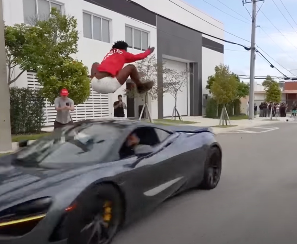 影 /  打臉說造假的酸民！「甲亢哥」iShowSpeed 直播挑戰連續跳過兩輛超跑成功    網：可以參加奧運了...