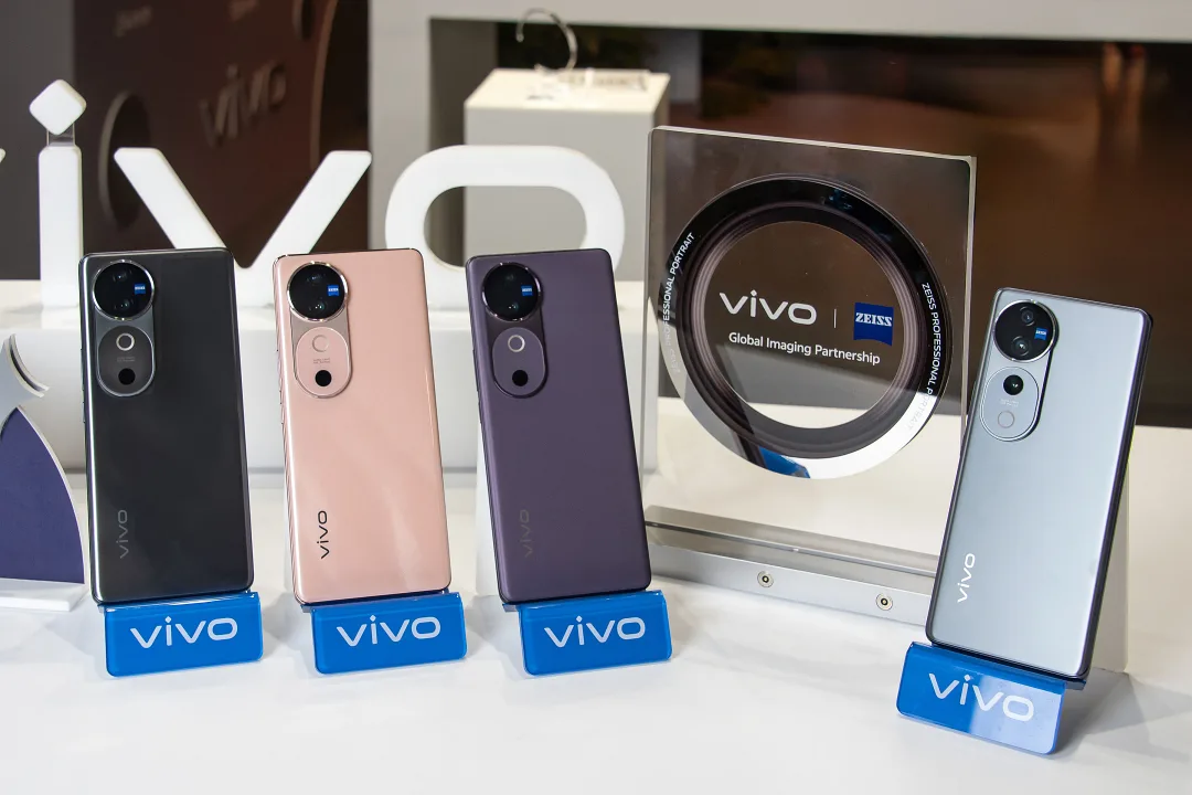 vivo v40 系列全新登台！前後鏡頭都有蔡司加持、女神柔光環升級...4 大亮點人像大片輕鬆拍！