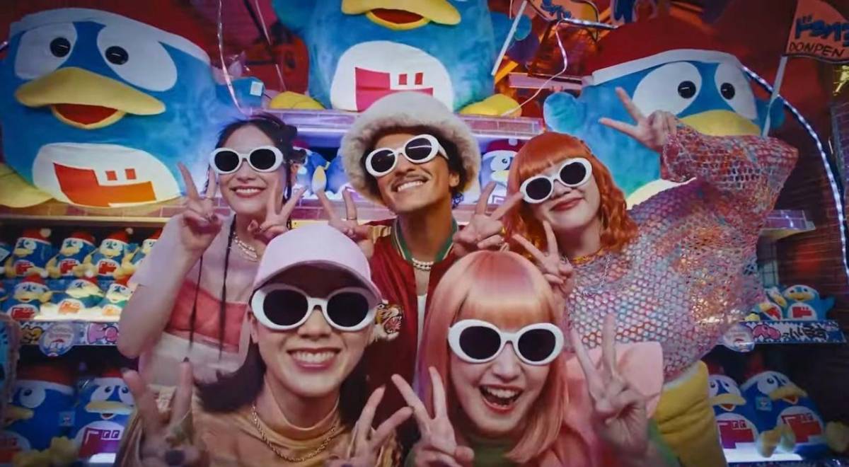 太誇張！Bruno Mars 不只為日本唐吉訶德拍攝廣告，還將推出「聯名商品」！網：台灣會有嗎？