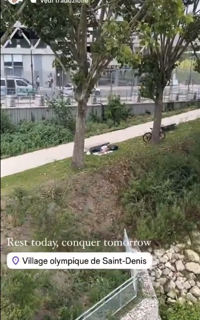 巴黎奧運｜超克難！義大利游泳男神 Thomas Ceccon 被發現在公園打地鋪睡覺！「心酸畫面」曝光！