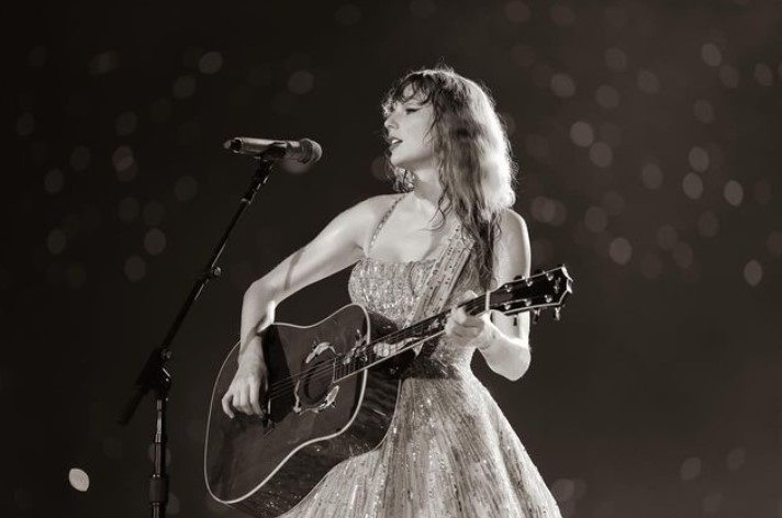 泰勒絲曬抱貓照挺賀錦麗！「挺川大將」馬斯克竟喊「我會給妳一個孩子」粉絲氣炸！