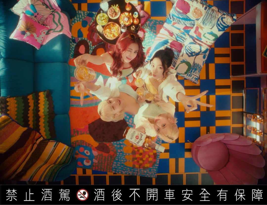 限時 12 天！LE SSERAFIM x 金賓威士忌 快閃店降落大巨蛋！限定套餐＆特調＋韓系洗衣店拍貼機 嗨 DAMN