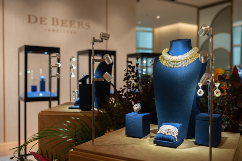 氣質女神林熙蕾現身 De Beers Jewellers「Forces of Nature 高級珠寶展」！穿戴近 8 千萬珠寶貴氣逼人！