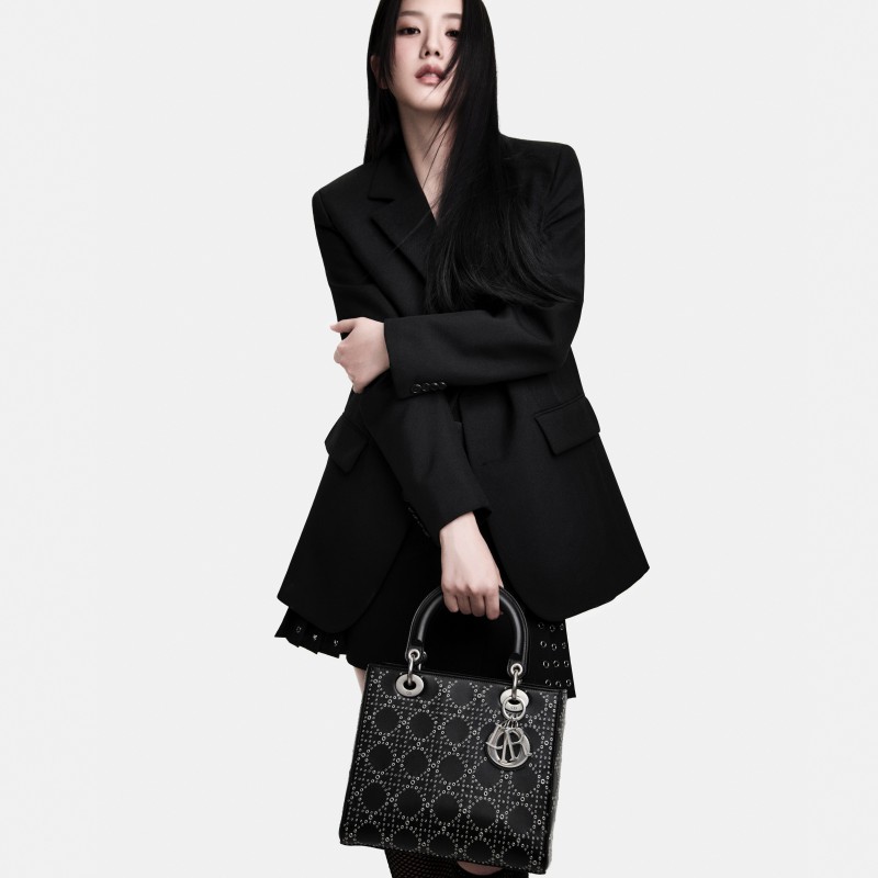 肯定又要賣爆了！BLACKPINK JISOO 演繹全新 LADY DIOR 形象大片！帥出新高度！