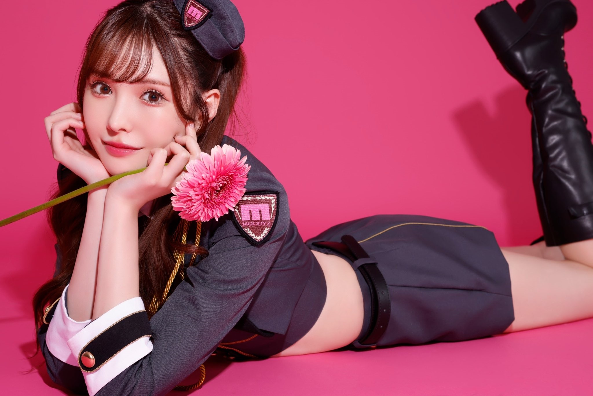 馬不停蹄展開海外工事！頂流女優 新有菜 驚喜公開泰國工作側拍，開心直呼：我一直在吃海南雞飯