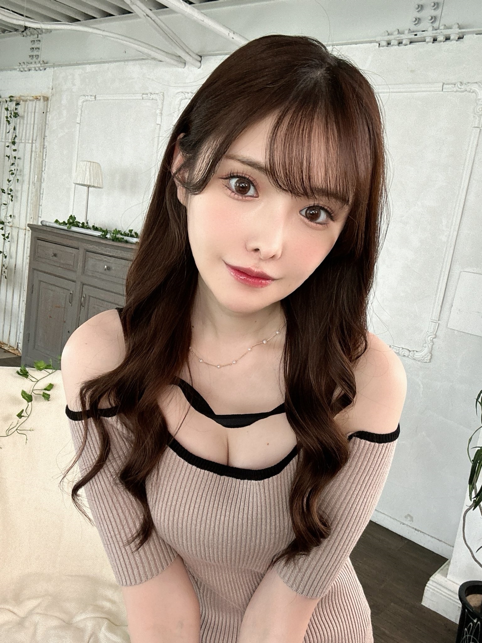 馬不停蹄展開海外工事！頂流女優 新有菜 驚喜公開泰國工作側拍，開心直呼：我一直在吃海南雞飯