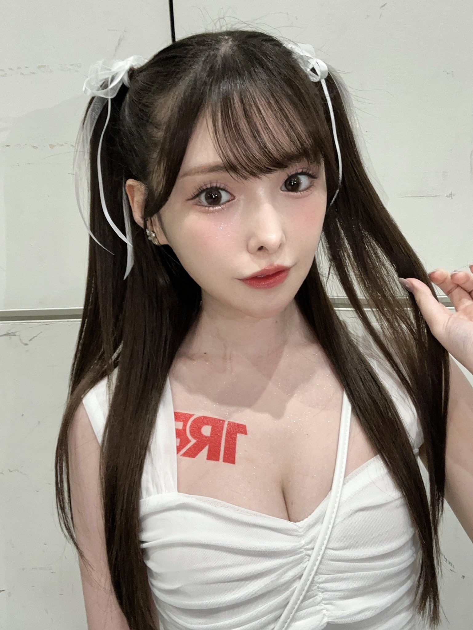 馬不停蹄展開海外工事！頂流女優 新有菜 驚喜公開泰國工作側拍，開心直呼：我一直在吃海南雞飯