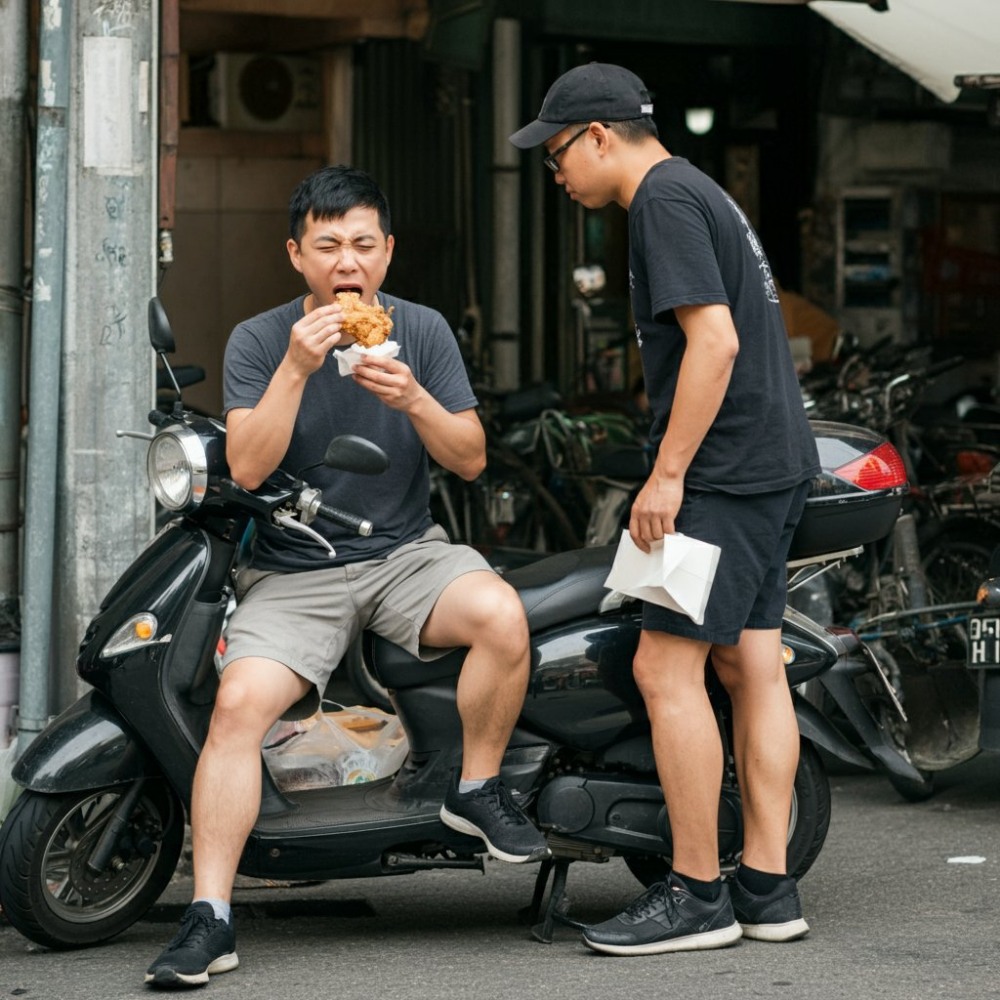 真有此人！台網友意外發現撞臉「AI 台灣人」 網震驚：原來是 AI 創造了新族群！