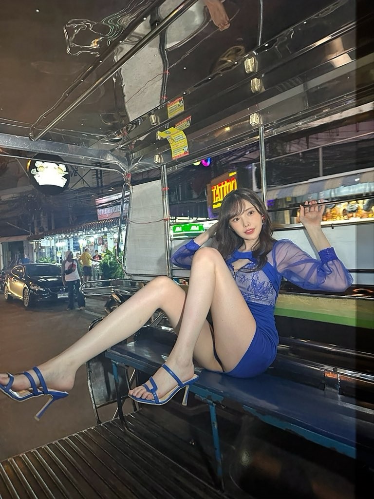 馬不停蹄展開海外工事！頂流女優 新有菜 驚喜公開泰國工作側拍，開心直呼：我一直在吃海南雞飯