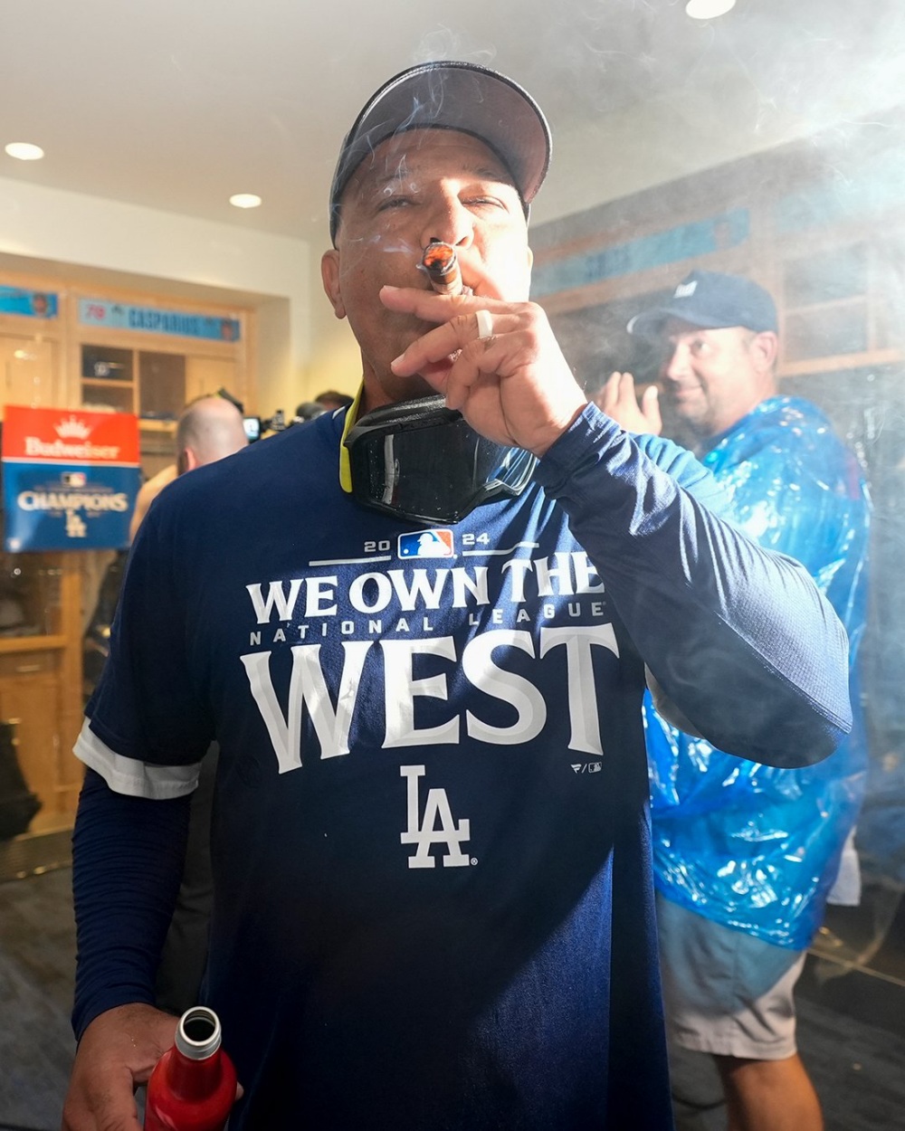 道奇拿下國聯西冠軍！大谷翔平生涯首嚐香檳浴滋味，合體愛妻紀念表示非常幸福！