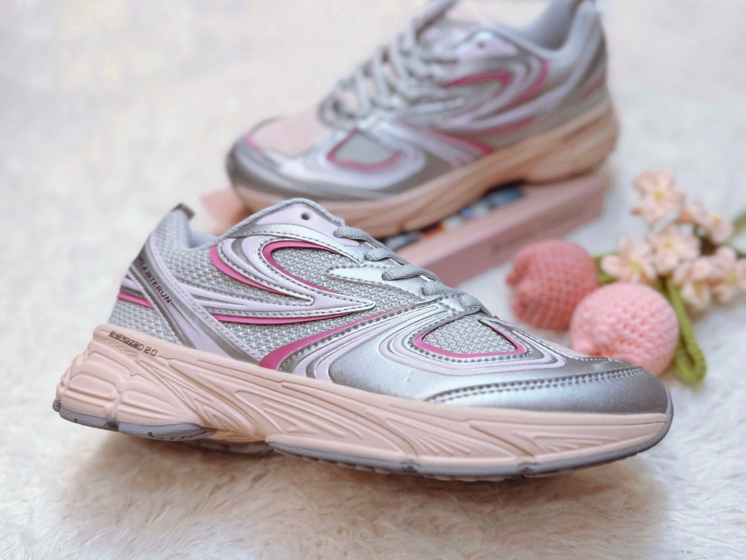 FILA 秋冬時尚來襲！韓韶禧同款跑鞋曝光 簡直美到發瘋！