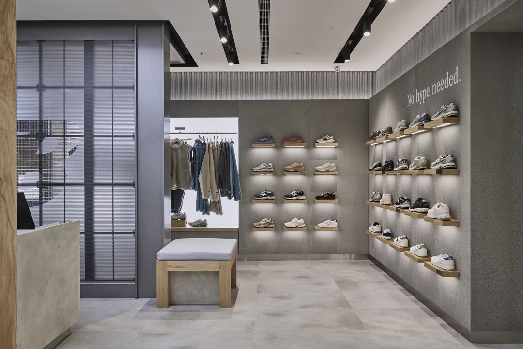 台中首家 NB GREY 形象門市插旗新光中港店「3大亮點」搶先帶逛！獨家聯名鞋款、日線服飾系列、開幕好康一次收