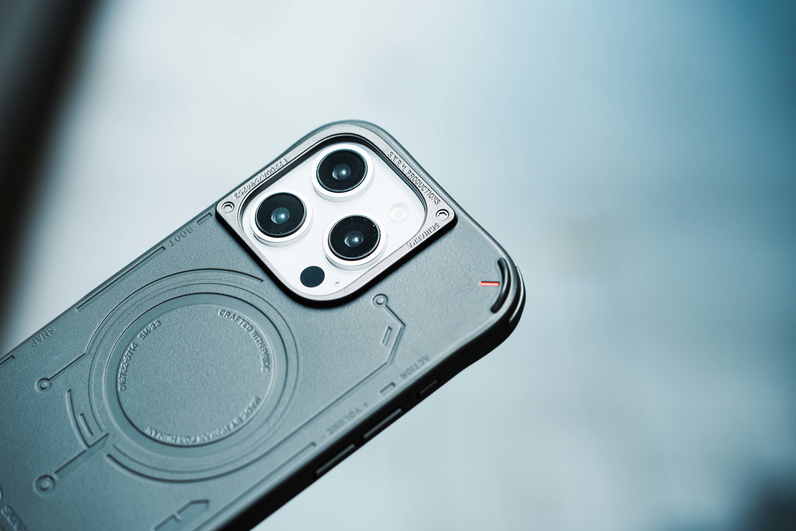 iPhone 16 手機殼編輯這樣選！品質設計御三家 爆推款式一次看！