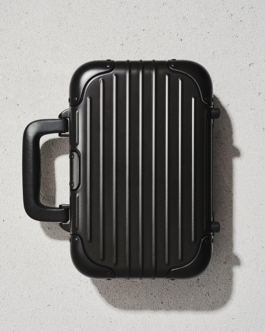 向經典致敬！行李箱之王開拓精品包袋新領域「RIMOWA ORIGINAL BAG」可背、可提超百搭