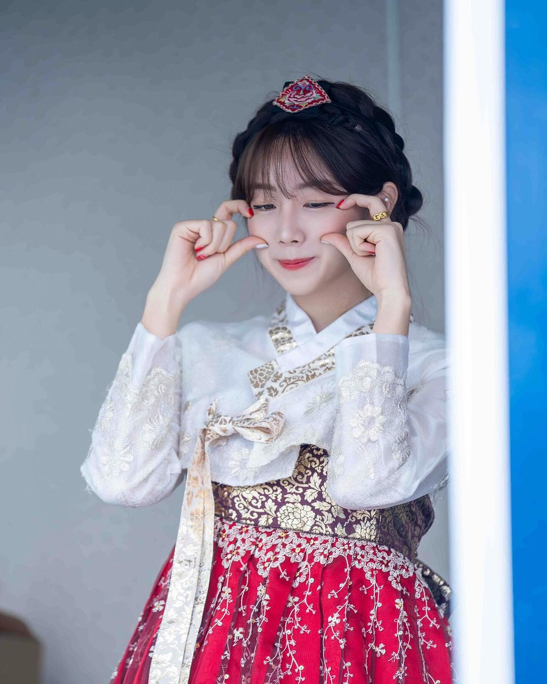 正宗韓服應援！安芝儇、邊荷律、李丹妃3 大啦啦隊女神換穿韓服，小安薄紗露香肩太犯規！