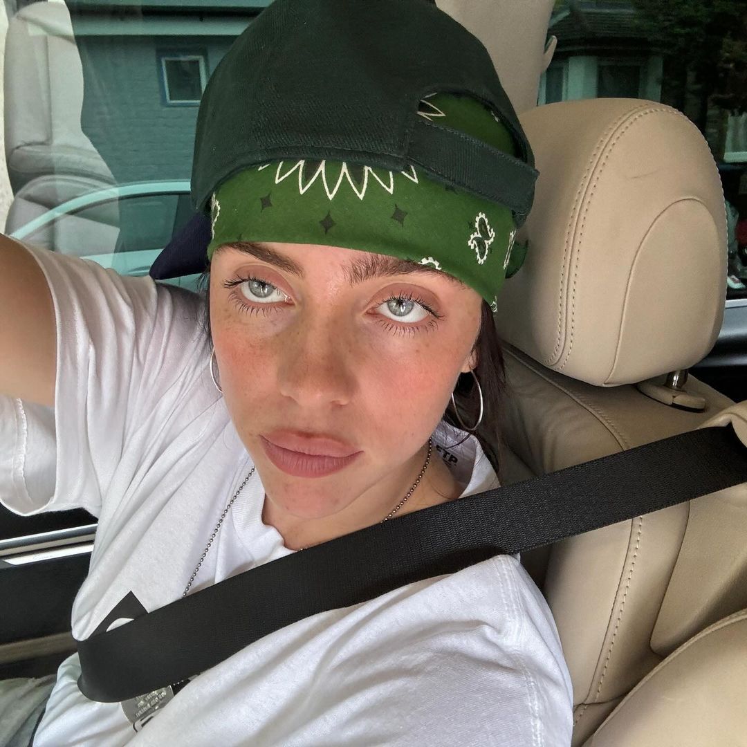 確定不是我眼花？！俄羅斯抖音網紅因神似 Billie Eilish  爆紅！網驚：根本一模一樣⋯