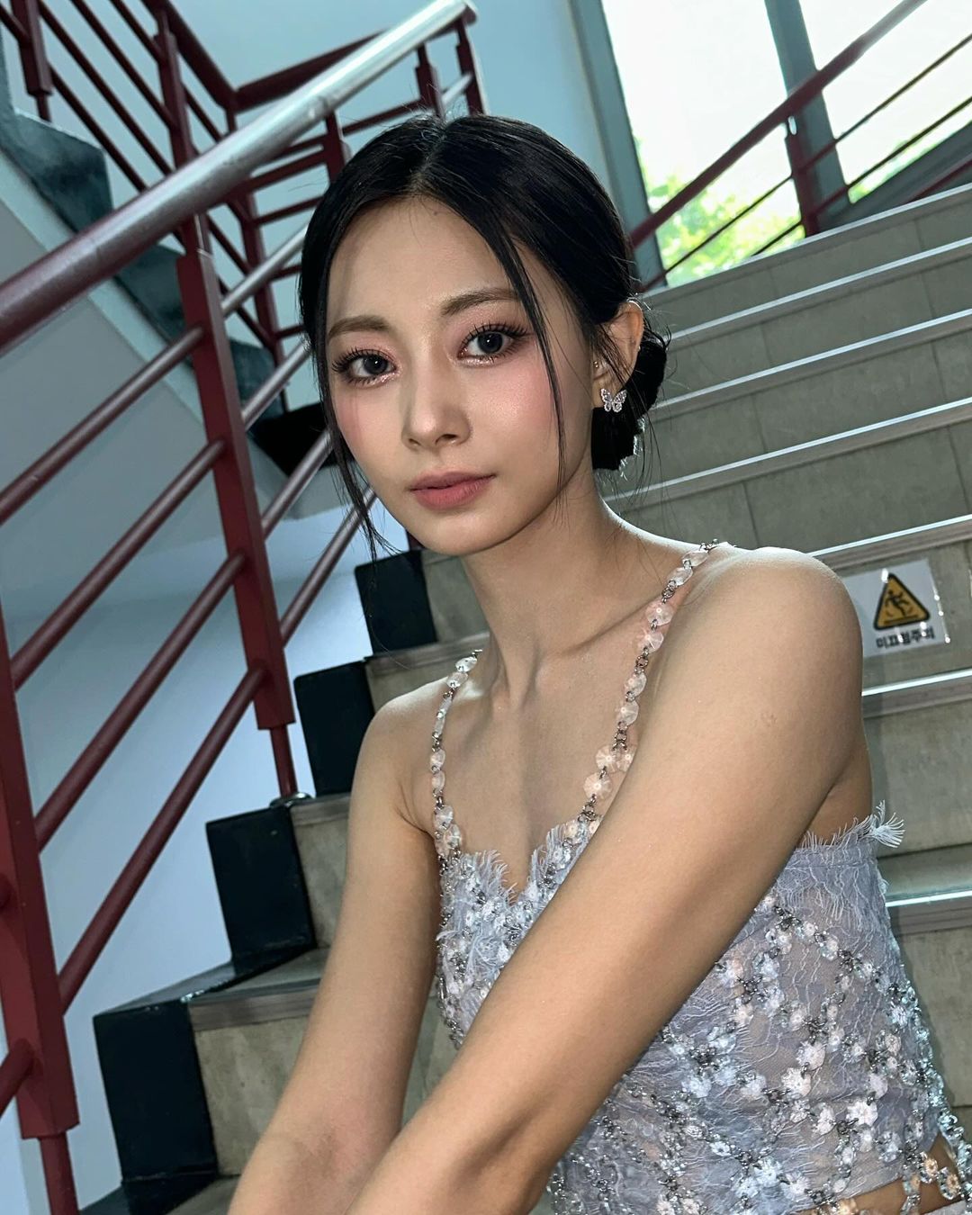 我婆盛世美顏無敵！周子瑜絕美狀態驚艷日媒，小露酥胸迷死人！