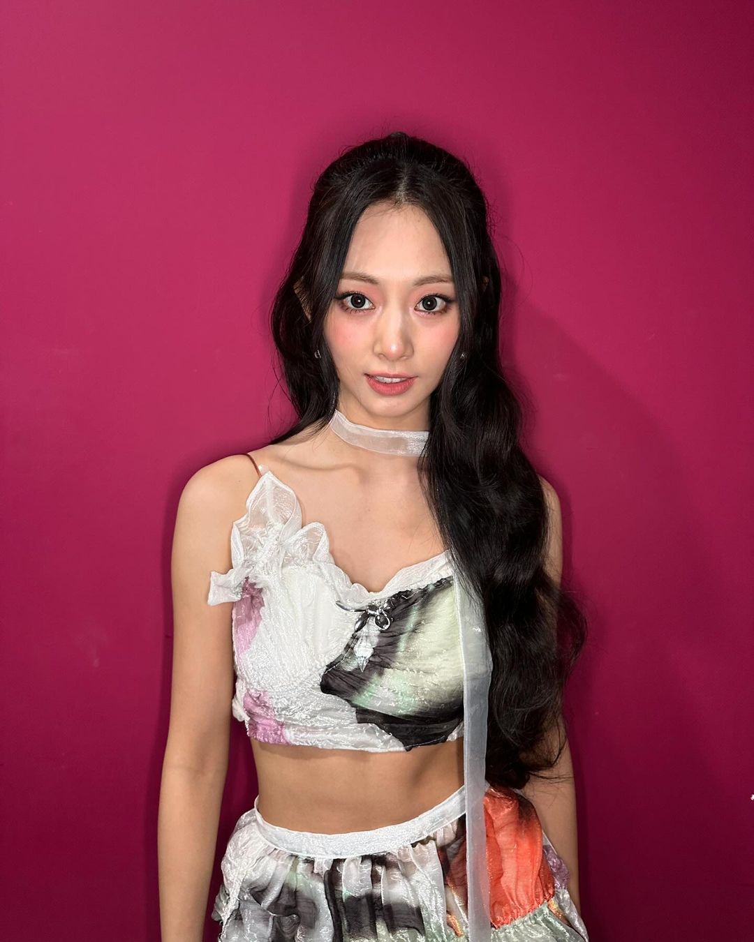 我婆盛世美顏無敵！周子瑜絕美狀態驚艷日媒，小露酥胸迷死人！