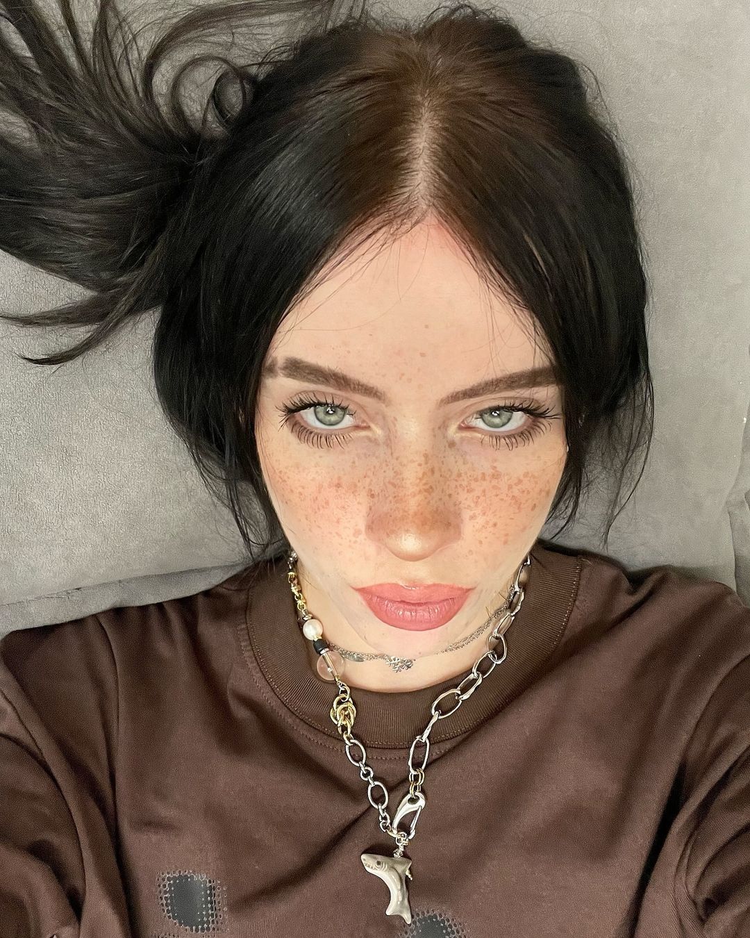 確定不是我眼花？！俄羅斯抖音網紅因神似 Billie Eilish  爆紅！網驚：根本一模一樣⋯