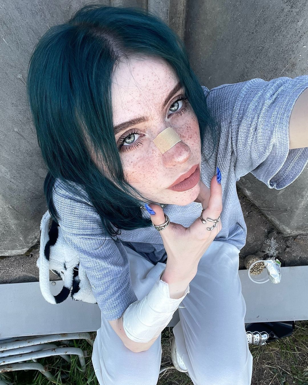 確定不是我眼花？！俄羅斯抖音網紅因神似 Billie Eilish  爆紅！網驚：根本一模一樣⋯