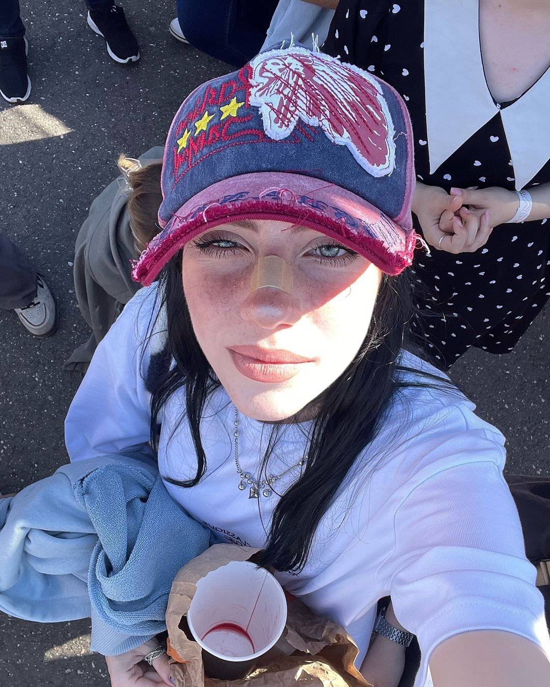 確定不是我眼花？！俄羅斯抖音網紅因神似 Billie Eilish  爆紅！網驚：根本一模一樣⋯