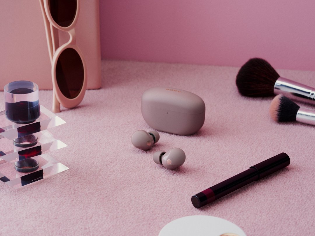 LE SSERAFIM 時尚詮釋 Sony 主動降噪耳機 WH-1000XM5 / WF-1000XM5「玫瑰灰」新色