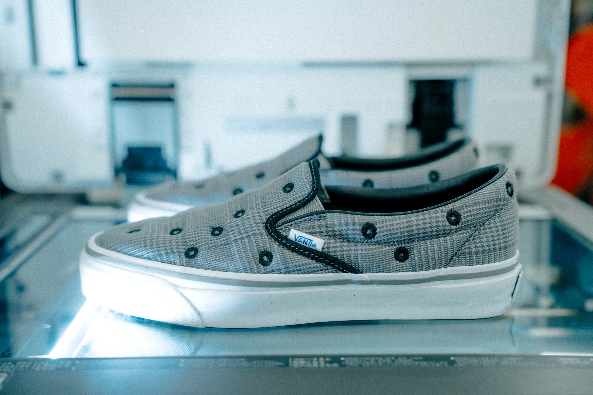 Vans Tokyo Design Collective東京設計師全新系列：融合 90 年代原宿風格與倫敦龐克態度，釋放電流般的叛逆能量！