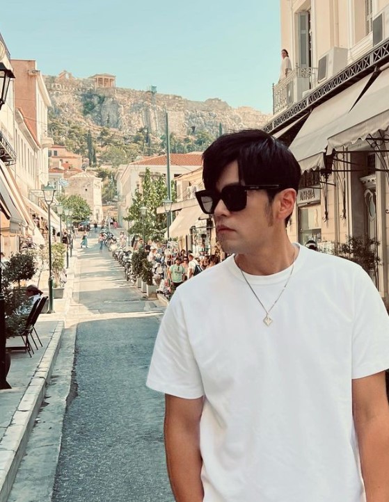 周杰倫演唱會奇事多！不只有粉絲場外分娩　她快生了還衝現場「雇2台救護車待命」