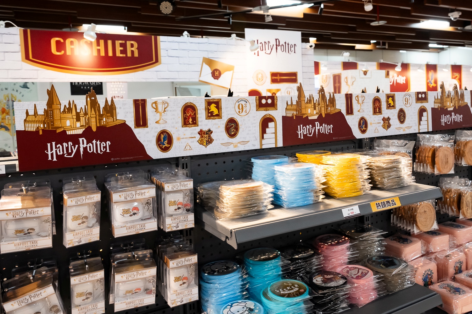 霍格華茲的學生們準備好了嗎？《哈利波特》快閃店東區地下街第二廣場正式開幕！