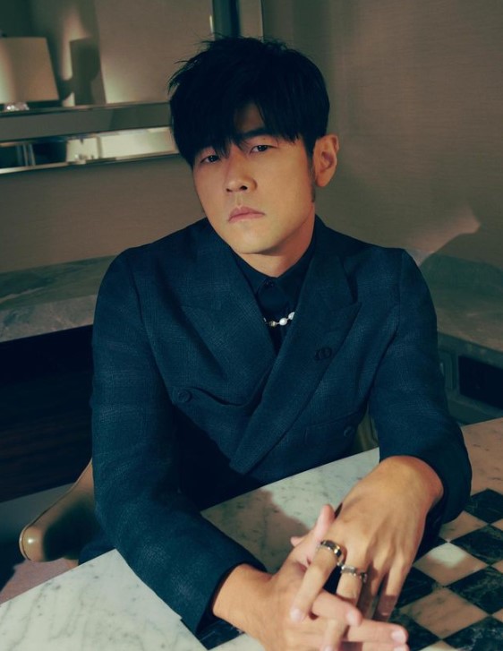 周杰倫演唱會奇事多！不只有粉絲場外分娩　她快生了還衝現場「雇2台救護車待命」