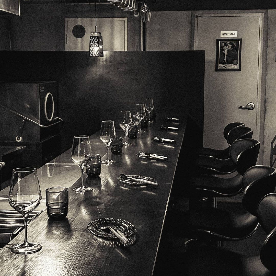 現象級韓綜《黑白大廚》太夯！11 萬人搶訂冠軍餐廳、黃牛喊價 70 萬，網：堪比 IU 演唱會！