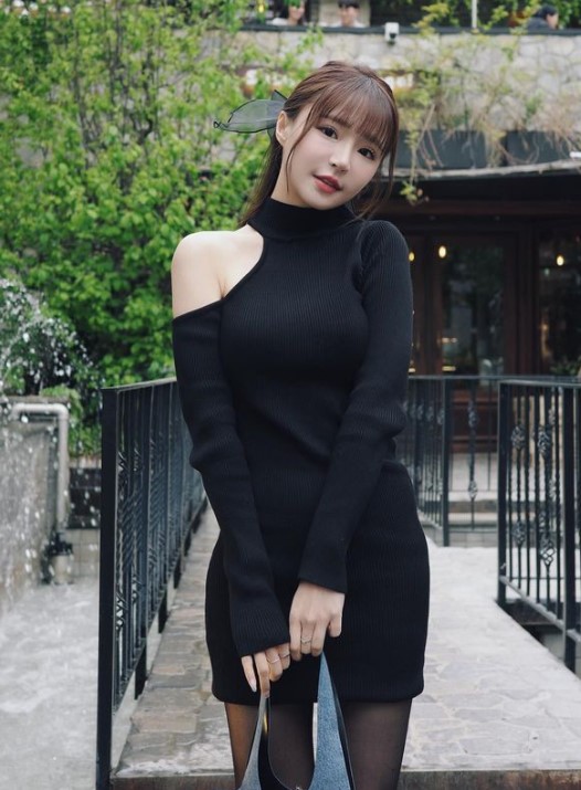 元元化身性感小野貓！一轉身驚見「渾圓屁股蛋」全部看光光