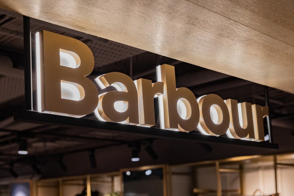 經典油布外套成代名詞！英國時尚品牌 Barbour 插旗南西誠品，130 週年、聯名系列重磅登場！