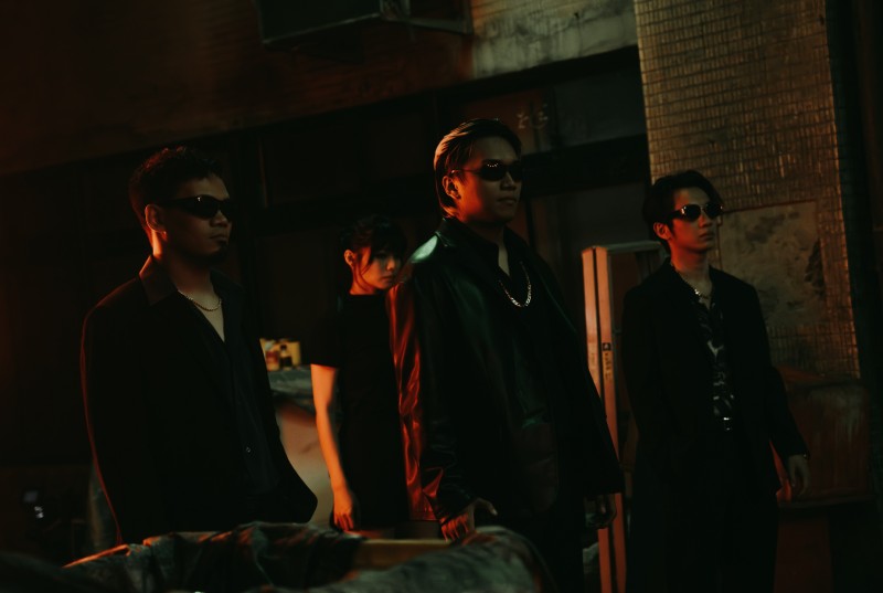 化身幫派份子火拼！「嘻哈茄子蛋」阿跨面〈心竭〉MV 與茄子蛋吉他手阿德、阿任同框！