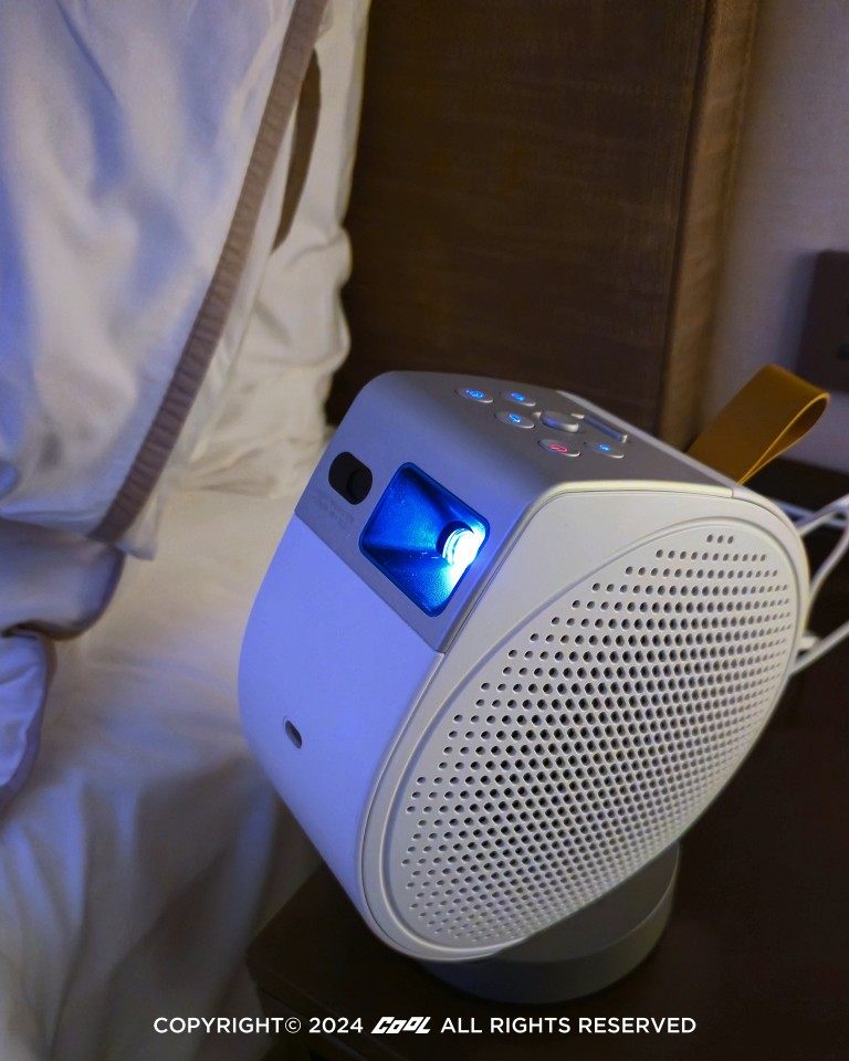 3C 潮好玩｜帶著「全球第一款為躺而生的投影機」BenQ GV50 度假去！360 度無死角、120 吋大畫面開箱